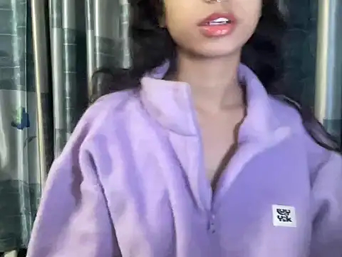 youngriri2 online show from 11-14-25, 07:56