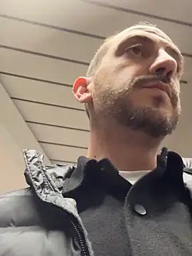 AlexGogo23 online show from 04-15-26, 08:53