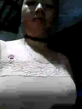 Snapshot of Yanmey chatting on 10-17-25, 10:44 Yanmey online show from 10-17-25, 10:44