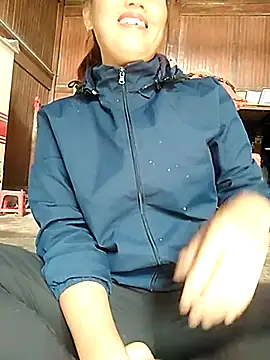 Snapshot of Yanmey chatting on 10-12-25, 03:08 Yanmey online show from 10-12-25, 03:08