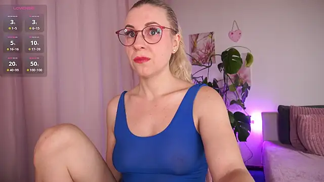 VanessaVoxx online show from 11-07-25, 08:46