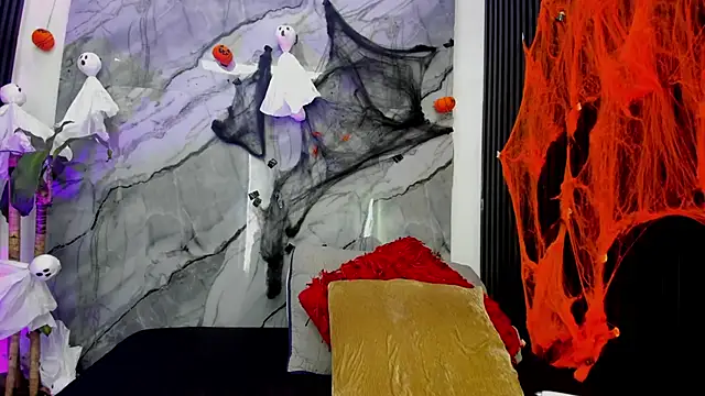 Luna Ember online show from 10-27-25, 12:06