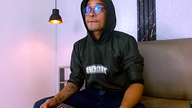 Snapshot of Jayden_Morris chatting on 12-05-25, 04:05 Jayden Morris online show from 12-05-25, 04:05