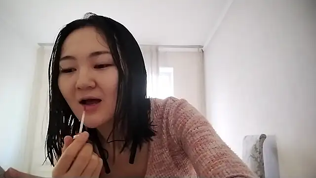 Lyndasilk online show from 11-20-25, 11:11