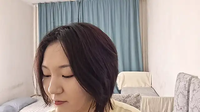 Lyndasilk online show from 04-13-26, 03:16