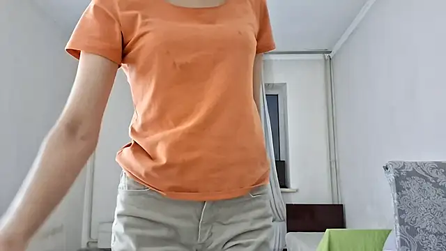 Lyndasilk online show from 12-19-25, 03:25