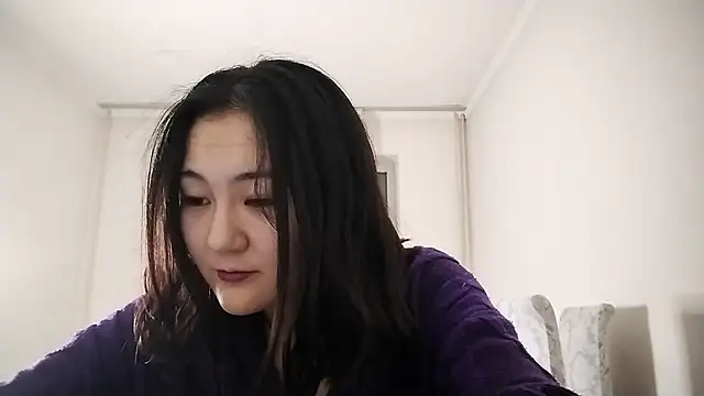 Lyndasilk online show from 11-16-25, 02:11