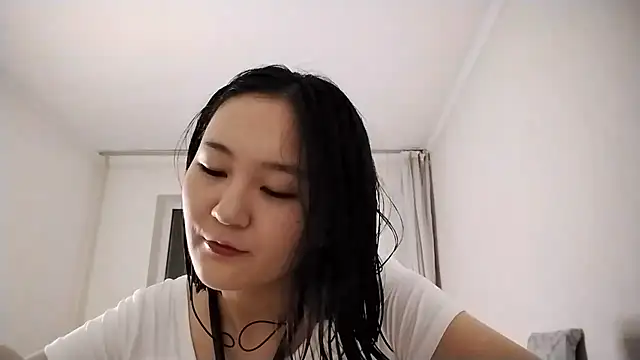 Lyndasilk online show from 10-16-25, 02:14