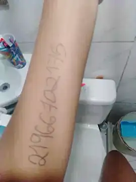 Snapshot of Camilanifeta chatting on 12-19-25, 08:44 Camilanifeta online show from 12-19-25, 08:44