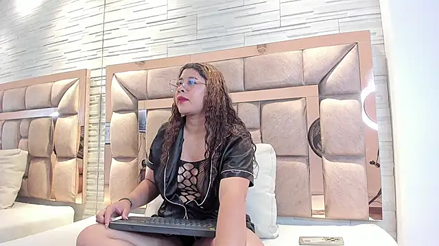 carlie crow online show from 10-21-25, 11:20