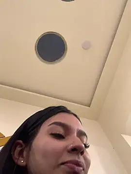 AlyssaRay online show from 02-02-26, 06:51