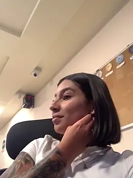 AlyssaRay online show from 01-18-26, 04:10