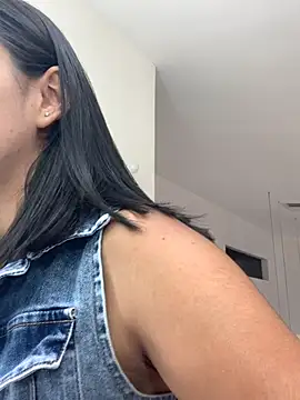 Snapshot of AlyssaRay chatting on 12-04-25, 08:19 AlyssaRay online show from 12-04-25, 08:19