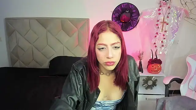 Snapshot of Vicky_Boop chatting on 10-13-25, 01:02 Vicky Boop online show from 10-13-25, 01:02