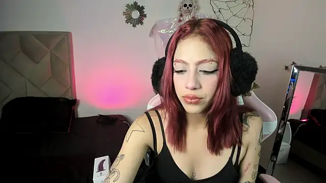 Snapshot of Vicky_Boop chatting on 10-15-25, 12:57 Vicky Boop online show from 10-15-25, 12:57