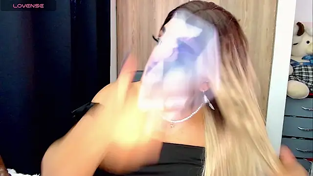 Snapshot of Sofiabigcock22 chatting on 01-06-26, 06:12 Sofiabigcock22 online show from 01-06-26, 06:12