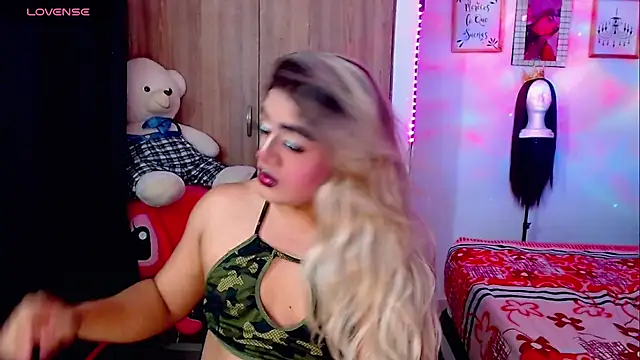 Snapshot of Sofiabigcock22 chatting on 02-20-26, 12:40 Sofiabigcock22 online show from 02-20-26, 12:40