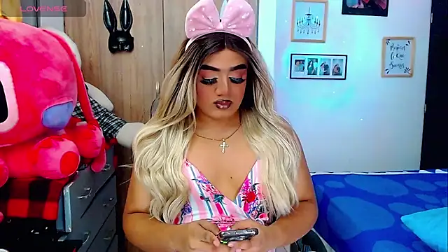 Snapshot of Sofiabigcock22 chatting on 12-15-25, 05:02 Sofiabigcock22 online show from 12-15-25, 05:02