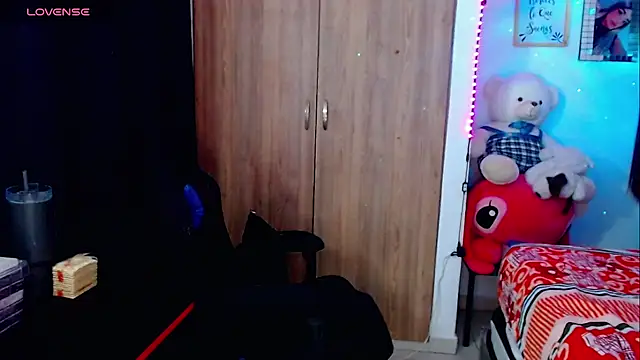 Snapshot of Sofiabigcock22 chatting on 02-18-26, 11:17 Sofiabigcock22 online show from 02-18-26, 11:17