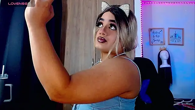 Snapshot of Sofiabigcock22 chatting on 02-13-26, 10:37 Sofiabigcock22 online show from 02-13-26, 10:37