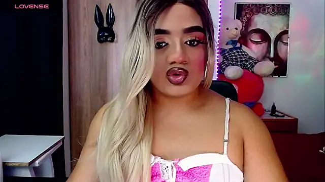 Snapshot of Sofiabigcock22 chatting on 10-15-25, 11:51 Sofiabigcock22 online show from 10-15-25, 11:51