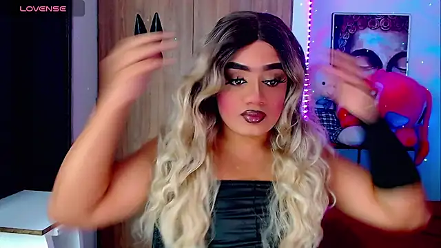 Snapshot of Sofiabigcock22 chatting on 10-17-25, 11:28 Sofiabigcock22 online show from 10-17-25, 11:28