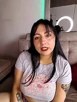 kitten25-hott online show from 10-19-25, 06:43