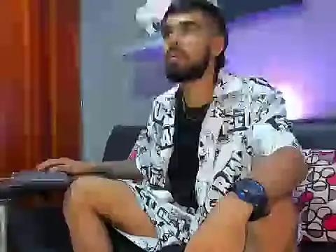 Snapshot of black_kameron_ chatting on 11-02-25, 01:10 black kameron online show from 11-02-25, 01:10