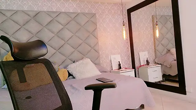 CARO ADAMS1 online show from 02-06-26, 10:33