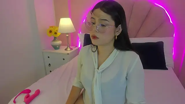 Snapshot of Alisson_pettite chatting on 10-11-25, 07:37 Alisson pettite online show from 10-11-25, 07:37