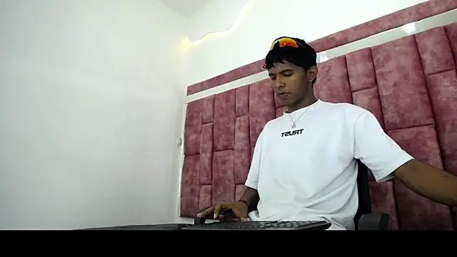 Mick storm online show from 04-18-26, 06:54