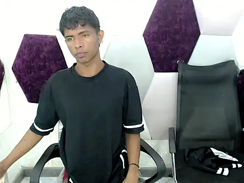 Mick storm online show from 11-18-25, 07:06