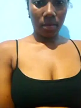 Snapshot of Dulzura14 chatting on 10-19-25, 06:05 Dulzura14 online show from 10-19-25, 06:05