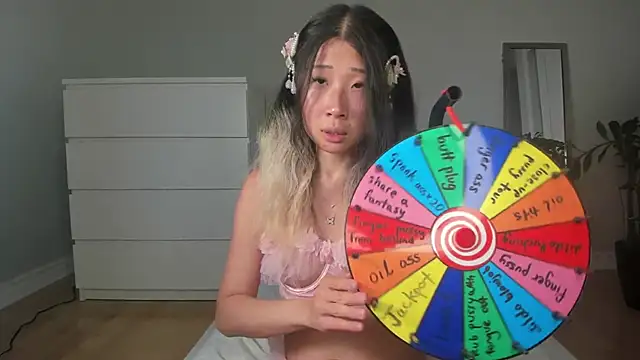 Jiwooe online show from 06-22-26, 12:38