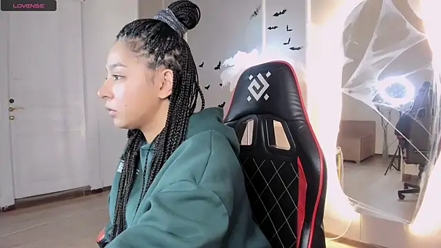 Aisha Goldstein online show from 11-03-25, 05:56