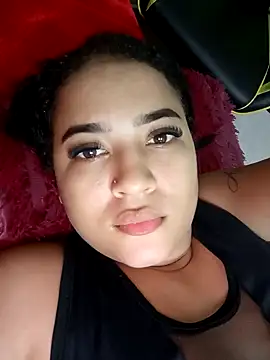 Snapshot of Samiraxxx24 chatting on 10-22-25, 05:45 Samiraxxx24 online show from 10-22-25, 05:45