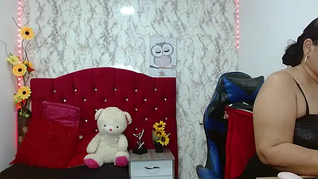  Danna Milf  online show from 11-25-25, 12:55