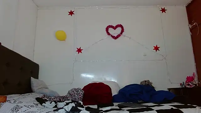 Snapshot of picante70_ chatting on 10-22-25, 10:47 picante70  online show from 10-22-25, 10:47