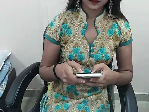 Snapshot of notty_heena chatting on 10-15-25, 04:11 notty heena online show from 10-15-25, 04:11