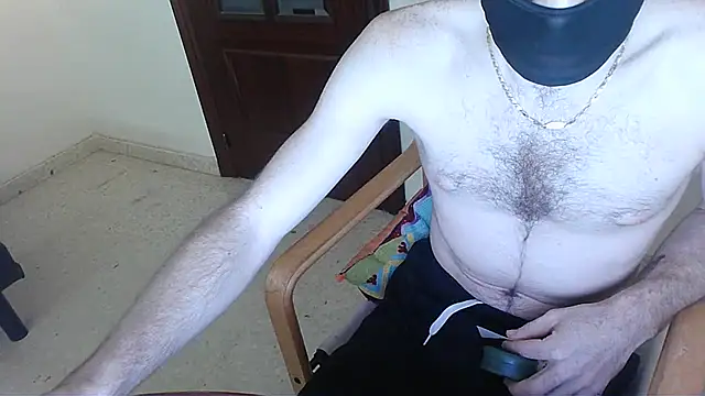 Snapshot of ZorroRomeo chatting on 10-21-25, 07:52 ZorroRomeo online show from 10-21-25, 07:52