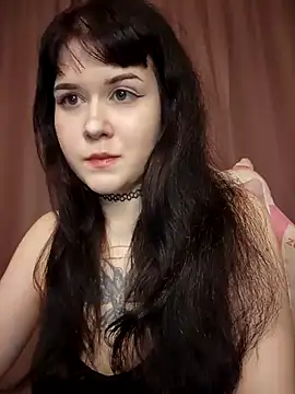 Snapshot of eee_uu chatting on 10-26-25, 11:05 eee uu online show from 10-26-25, 11:05