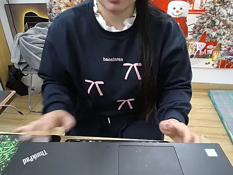 Hanna Mina online show from 12-22-25, 10:32