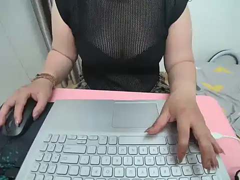 Hanna Mina online show from 01-14-26, 02:09