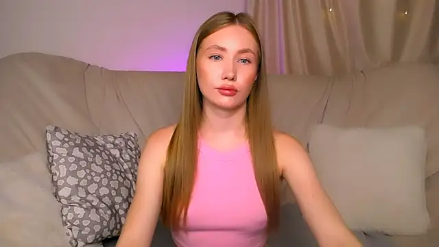 Snapshot of EllyColins chatting on 07-11-26, 03:07 EllyColins online show from 07-11-26, 03:07