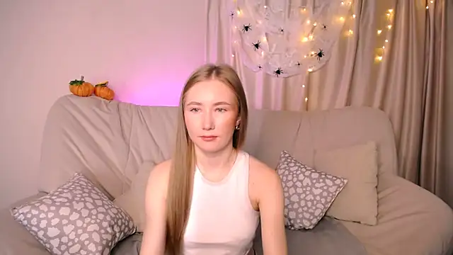 EllyColins online show from 10-18-25, 02:35