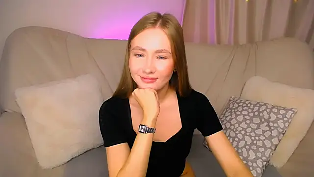 Snapshot of EllyColins chatting on 06-23-26, 03:37 EllyColins online show from 06-23-26, 03:37