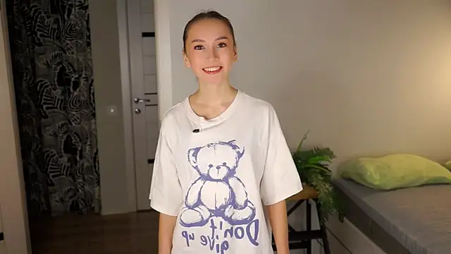 Snapshot of MarthEckstrom chatting on 10-13-25, 04:47 MarthEckstrom online show from 10-13-25, 04:47