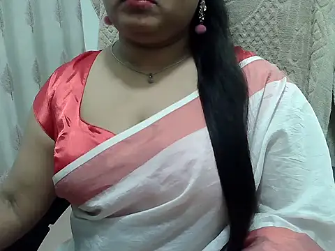 Snapshot of SexyRani2000 chatting on 05-17-26, 05:24 SexyRani2000 online show from 05-17-26, 05:24