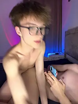 TwinksNextDoor online show from 04-11-26, 04:10