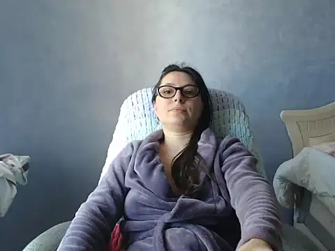 LuckyLisa23 online show from 04-19-26, 09:54